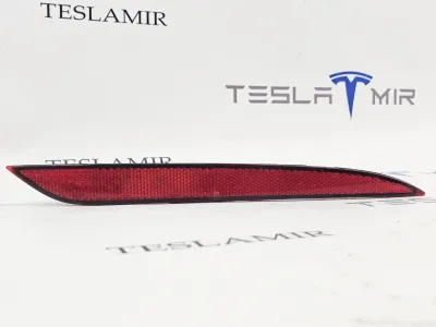 Катафот заднего бампера (отражатель) правый Tesla Model S 2018