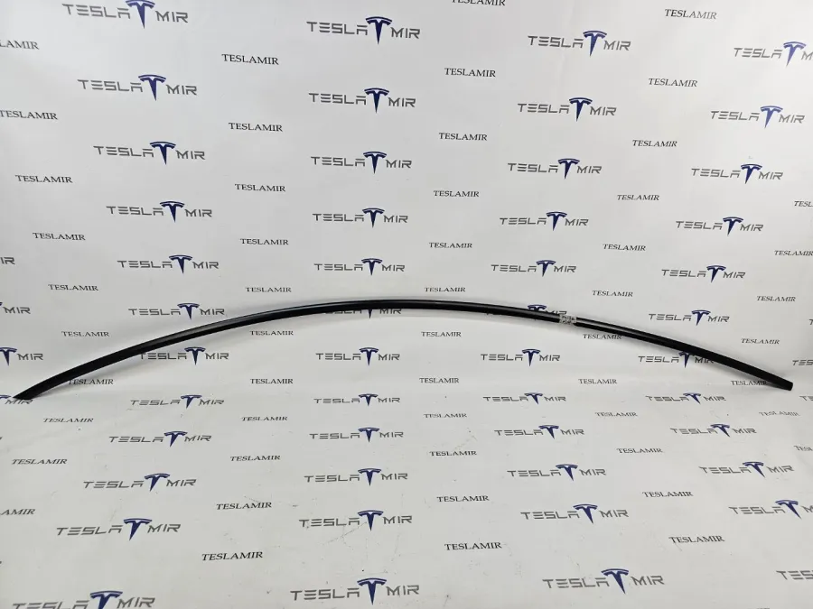 Молдинг кузова боковой наружный верхний левый Tesla Model 3 2023 — фото 1
