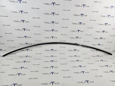 Молдинг кузова боковой наружный верхний левый Tesla Model 3 2023