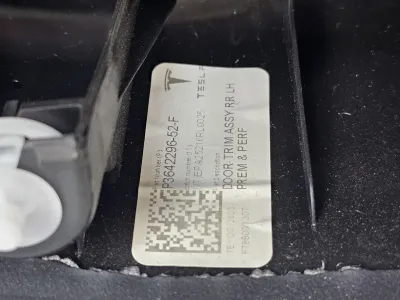 Обшивка двери задней левой Tesla Model Y 2025 — фото 6