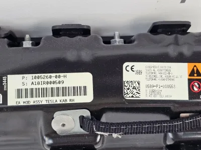 Подушка безопасности коленная пассажира Tesla Model S 2017 — фото 3