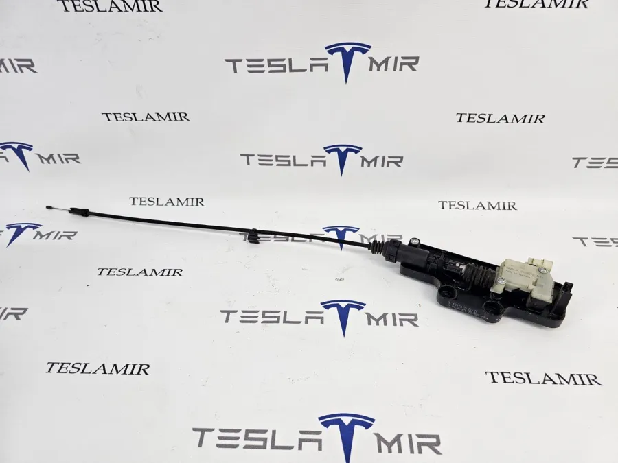 Электропривод (активатор, актуатор) замка капота левый Tesla Model S 2018 — фото 1