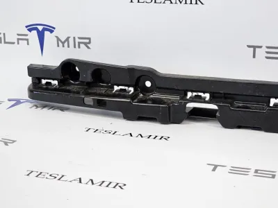 Кронштейн крепления бампера (центральный) задний Tesla Model Y 2025 — фото 2