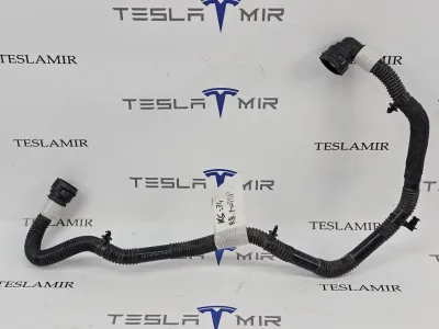 Шланг системы охлаждения заднего мотора Tesla Model S 2022