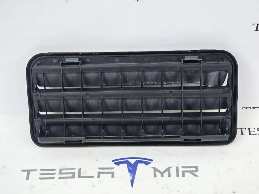 Вентиляционный клапан заднего багажника (жабры) Tesla Model 3 2024 — фото 1