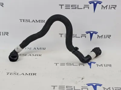Шланг системы охлаждения заднего мотора Tesla Model 3 2025