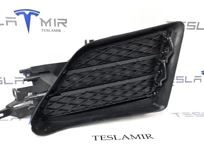 Люверс переднего бампера правый Tesla Model S 2018