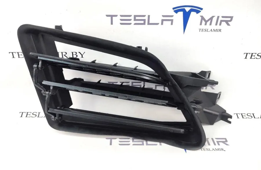 Люверс переднего бампера левый Tesla Model S 2018 — фото 1