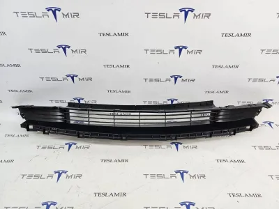 Решетка гриль декоративная основного радиатора (передний бампер) Tesla Model 3 2024