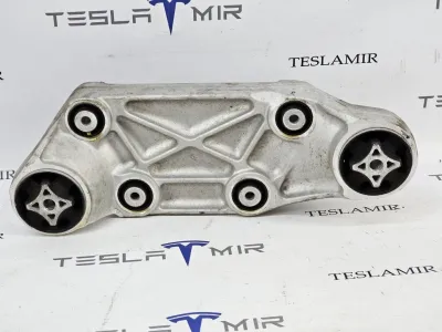 Кронштейн двигателя передний Tesla Model S 2016