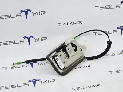 Замок двери передней левой Tesla Model 3 2023