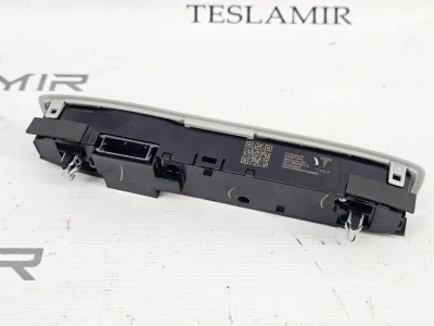 Фонарь салона (плафон) передний верхний Tesla Model 3 2023 — фото 2