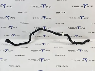 Патрубок системы охлаждения пластиковый передний Tesla Model Y 2024