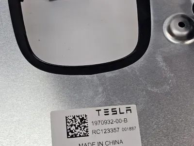 Камера салона + накладка на зеркало Tesla Model Y 2024 — фото 4
