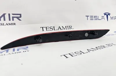Катафот заднего бампера (отражатель) правый Tesla Model 3 2021 — фото 2