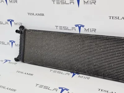 Радиатор охлаждения основной центральный Tesla Model S 2018 — фото 2