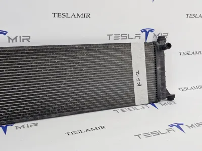 Радиатор охлаждения основной центральный Tesla Model S 2018 — фото 3