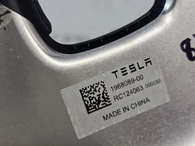 Камера салона + накладка на зеркало Tesla Model 3 2024 — фото 4