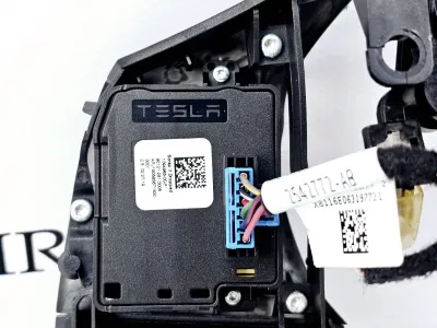Кнопки управления на руле Tesla Model 3 2019 — фото 8