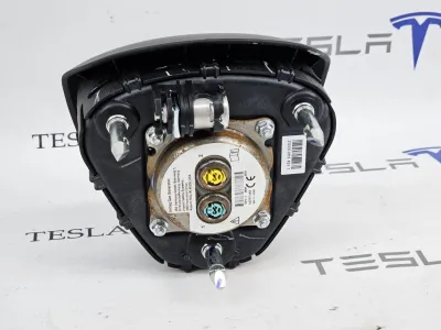 Подушка безопасности водителя Tesla Model 3 2023 — фото 4