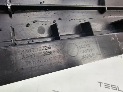 Накладка на порог правая Tesla Model Y 2025 — фото 5
