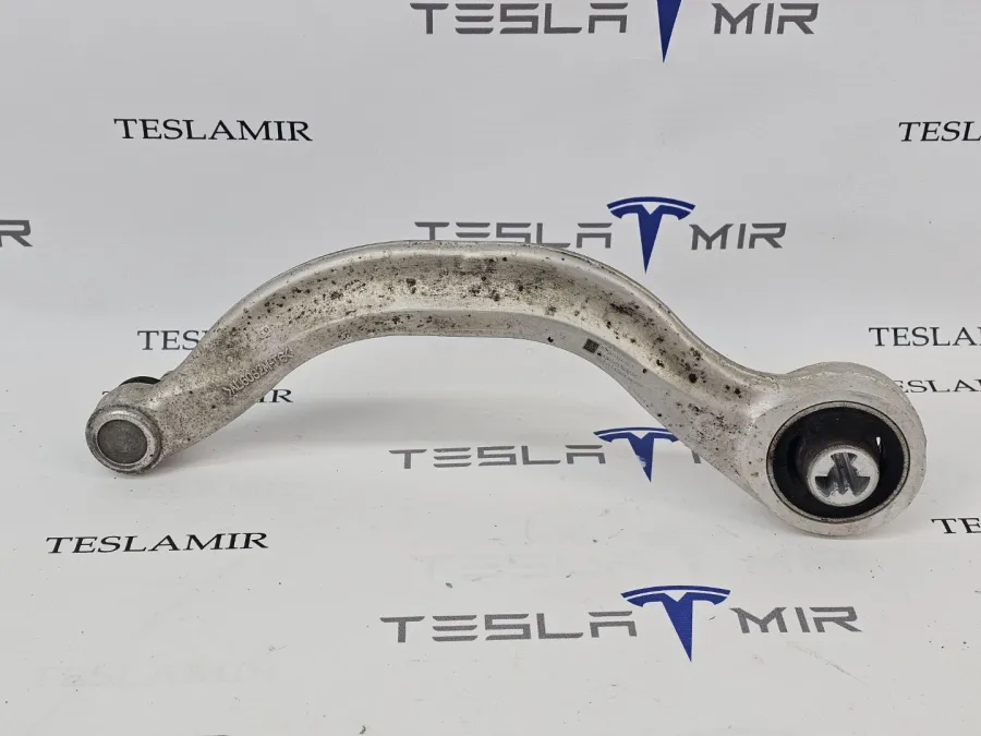 Рычаг передний продольный нижний (банан) левый Tesla Model 3 2024 — фото 1