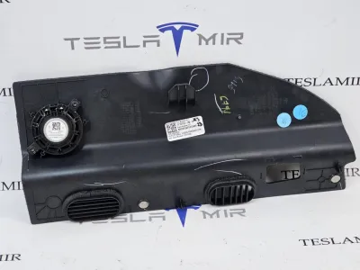 Пластик салона Tesla Model 3 2024 — фото 2