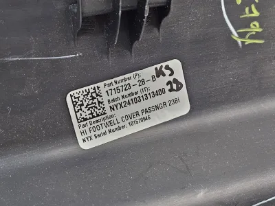 Пластик салона Tesla Model 3 2024 — фото 3