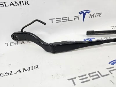 Щеткодержатель (поводок стеклоочистителя, дворник) левый Tesla Model 3 2024 — фото 3