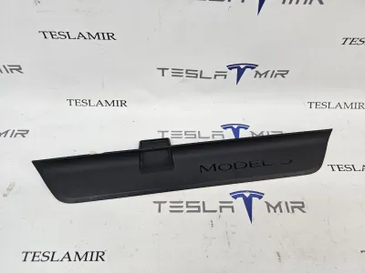 Накладка на порог правая Tesla Model 3 2024
