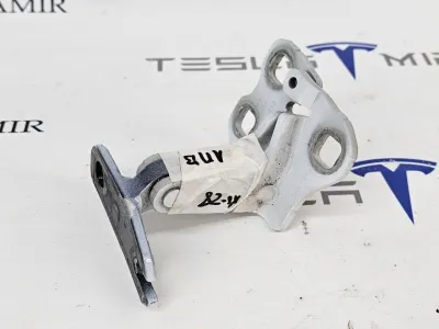 Петля двери передней верхняя левая Tesla Model 3 2024