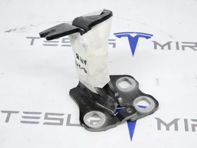 Петля двери передней верхняя левая Tesla Model 3 2023 — фото 2