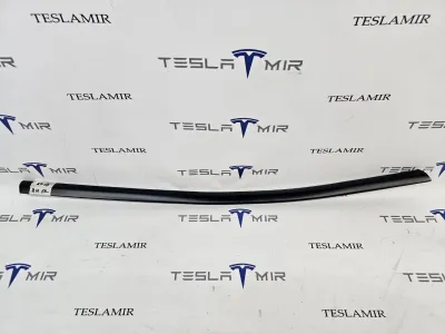 Молдинг двери передней правой Tesla Model 3 2024