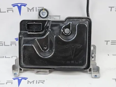 Блок управления BCM (бортовой сети) (Body Control Module) Боди Tesla Model Y 2022