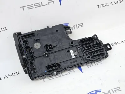 Блок управления BCM (бортовой сети) (Body Control Module) Боди правый Tesla Model Y 2022 — фото 2