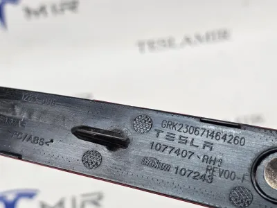 Катафот заднего бампера (отражатель) правый Tesla Model 3 2023 — фото 3