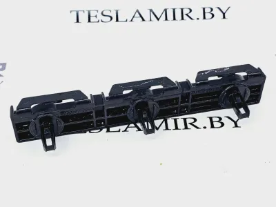 Кронштейн порога задний Tesla Model S 2022