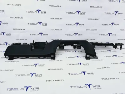 Панель передняя салона (торпедо) Tesla Model S 2022