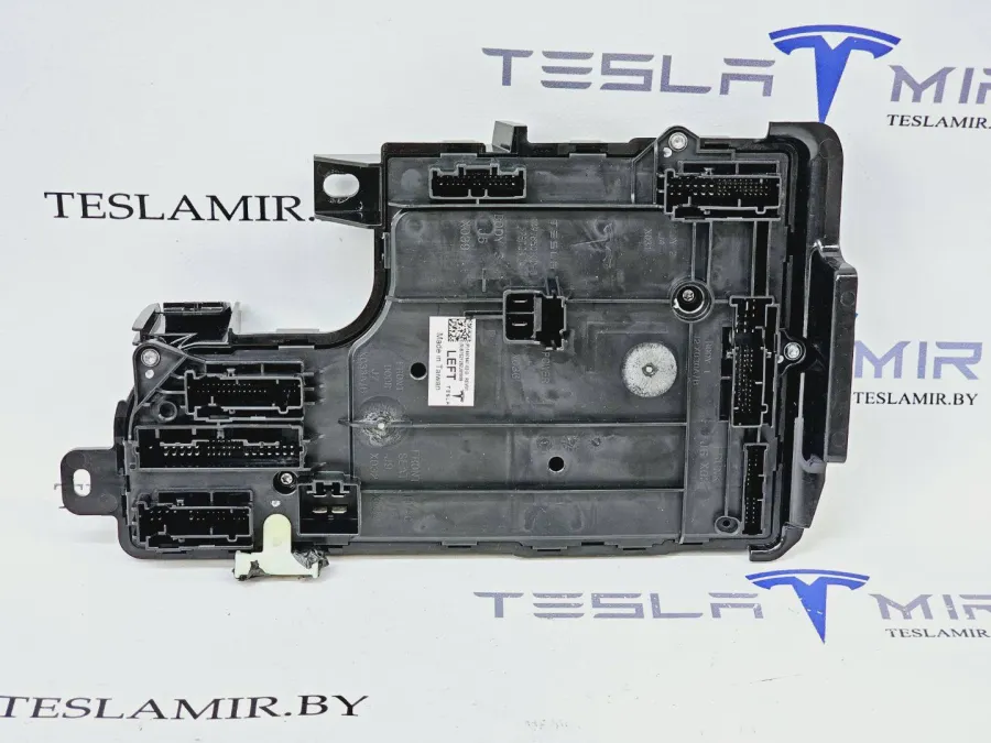 Блок управления BCM (бортовой сети) (Body Control Module) Боди левый Tesla Model Y 2021 — фото 1