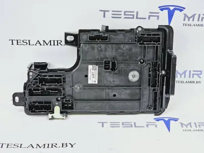 Блок управления BCM (бортовой сети) (Body Control Module) Боди левый Tesla Model Y 2021