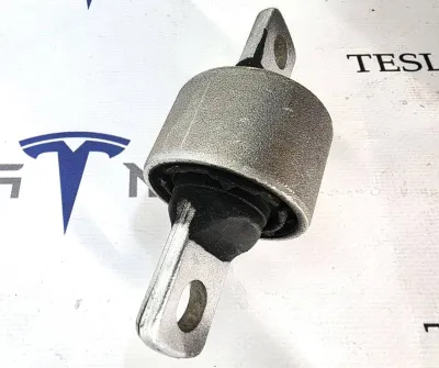 Сайлентблок переднего нижнего рычага (бабочка) Tesla Model 3 2020 — фото 2