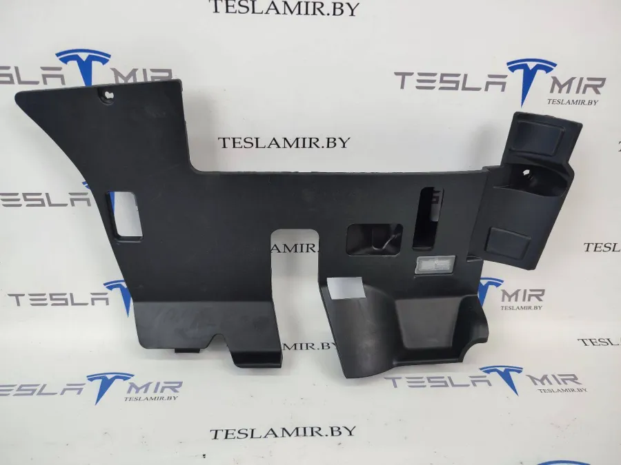 Пластик салона Tesla Model S 2017 — фото 1