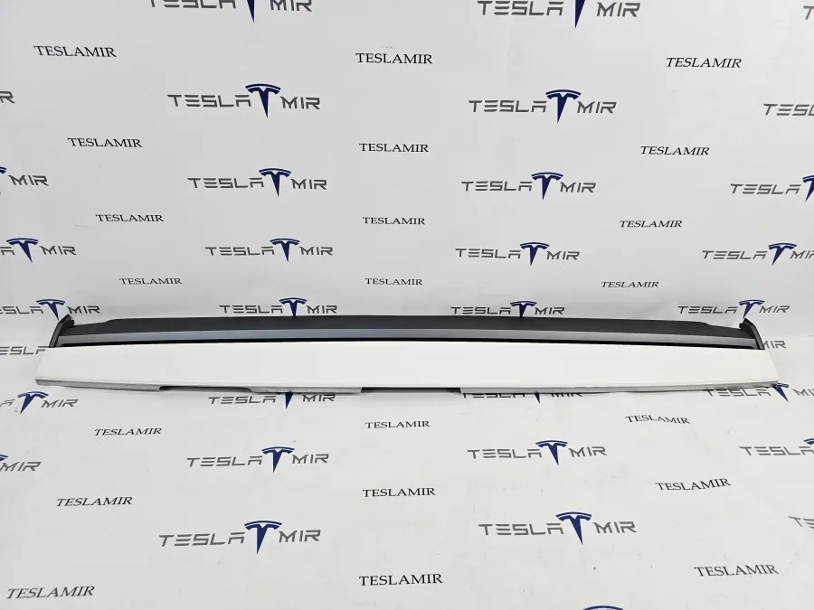 Декоративная накладка центральной консоли Tesla Model Y 2020 — фото 1