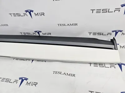 Декоративная накладка центральной консоли Tesla Model Y 2020 — фото 3