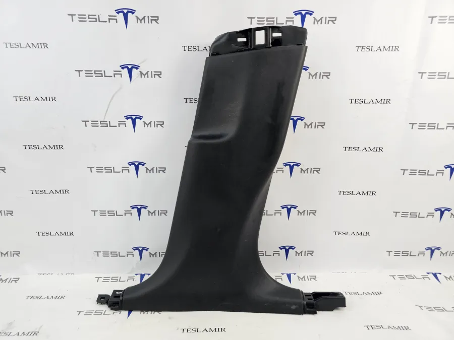Накладка стойки B внутренняя правая нижняя Tesla Model Y 2020 — фото 1