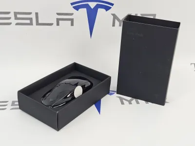 Ключ открытия автомобиля (машинка) Tesla Model S 2022 — фото 2