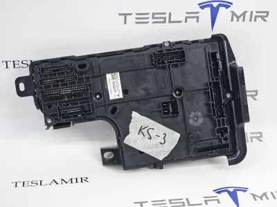 Блок управления BCM (бортовой сети) (Body Control Module) Боди правый Tesla Model Y 2020
