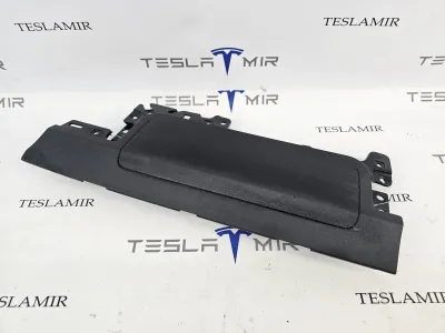 Подушка безопасности коленная пассажира Tesla Model Y 2020