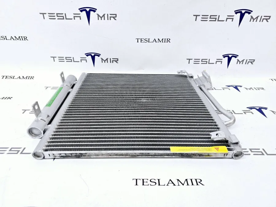 Радиатор кондиционера (передний) правый Tesla Model S 2019 — фото 1