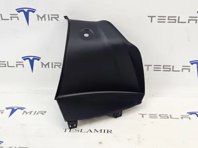 Накладка заднего фонаря правая Tesla Model 3 2024